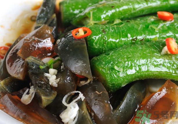 皮蛋可以和辣椒一起吃嗎?皮蛋能和辣椒同吃嗎? 皮蛋可以和辣椒一起吃嗎?皮蛋能和辣椒同吃嗎?