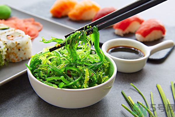 涼拌生菜放生抽還是老抽？涼拌菜放什么醬油好？
