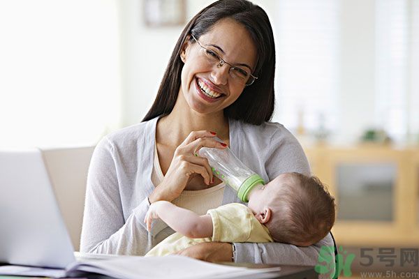 如何讓寶寶養(yǎng)成愛喝水的習(xí)慣？兒童智能水杯有啥功能？