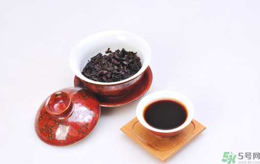 普洱茶生茶好還是熟茶好？普洱茶的功效與作用？