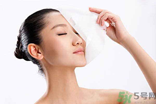洗澡的時候可以敷面膜嗎？敷面膜和洗澡的順序