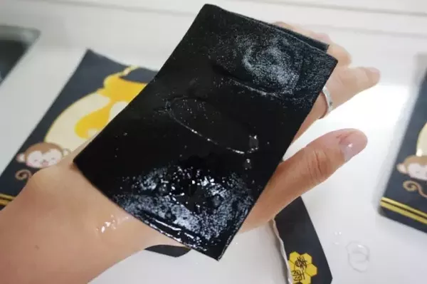 春雨黑盧卡面膜臉正在過敏可以用嗎？臉上過敏能用春雨黑盧卡面膜嗎