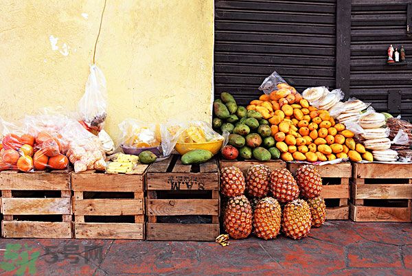 菠蘿能和香蕉一起吃嗎?菠蘿和香蕉一起吃好嗎? 菠蘿能和香蕉一起吃嗎?菠蘿和香蕉一起吃好嗎?