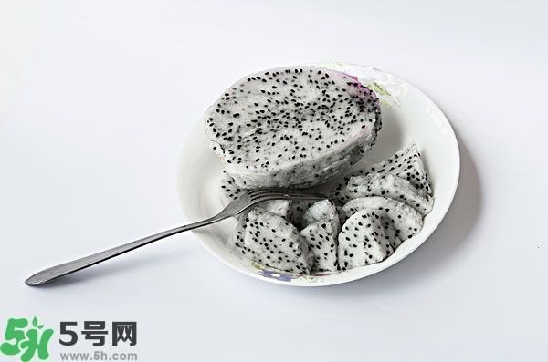火龍果外面發(fā)霉了里面還能吃么？火龍果外皮爛了還能吃嗎？