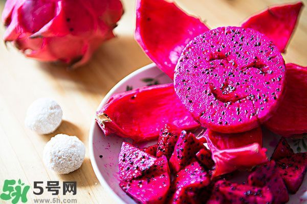 火龍果外面發(fā)霉了里面還能吃么？火龍果外皮爛了還能吃嗎？