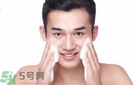 整天對(duì)著電腦，怎么減少對(duì)皮膚的傷害？