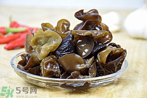 木耳能用開水泡嗎？泡木耳用熱水還是涼水好？