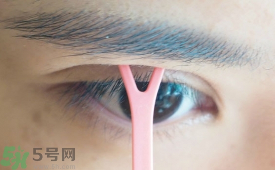 單眼皮怎么變雙眼皮了？單眼皮上面有一條線