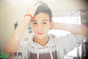 熬夜眼睛腫了怎么辦？熬夜眼睛紅了怎么辦？