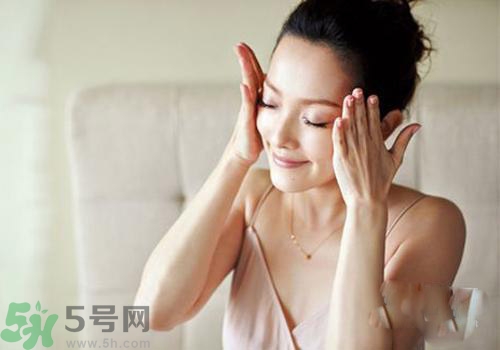 肌底液和精華液有什么區(qū)別？肌底液和精華液的區(qū)別