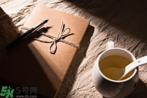 蜂蜜水隔夜還能喝嗎？蜂蜜水第二天還能喝嗎？
