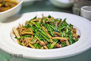 隔夜的韭菜能吃嗎？韭菜炒熟后第二天能吃嗎？