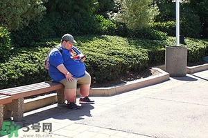 拜拜肉是怎么形成的？蝴蝶袖是怎么引起的？