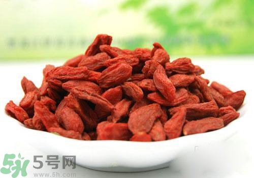 枸杞放久了變濕了可以吃嗎？枸杞放久了變黏了可以吃嗎？