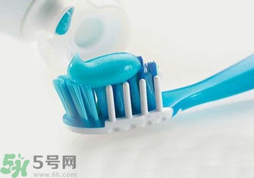 牙膏含氟好不好？牙膏含氟好還是不含氟好？