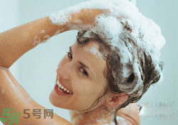 夏天一天洗幾次澡比較好？夏天一天洗幾次澡比較養(yǎng)生？