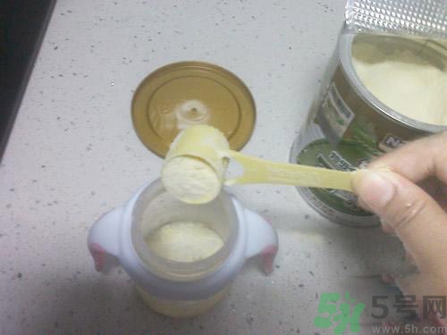 怎么判斷奶粉有沒有變質(zhì)？判斷奶粉變質(zhì)的方法