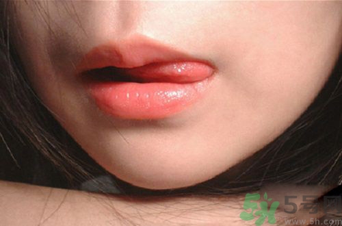 夏季嘴唇干燥怎么辦？夏季嘴唇解決方法