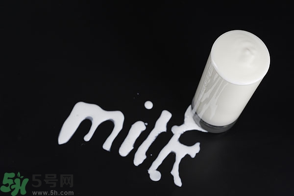 一天喝多少牛奶最好？牛奶一天喝多少合適？
