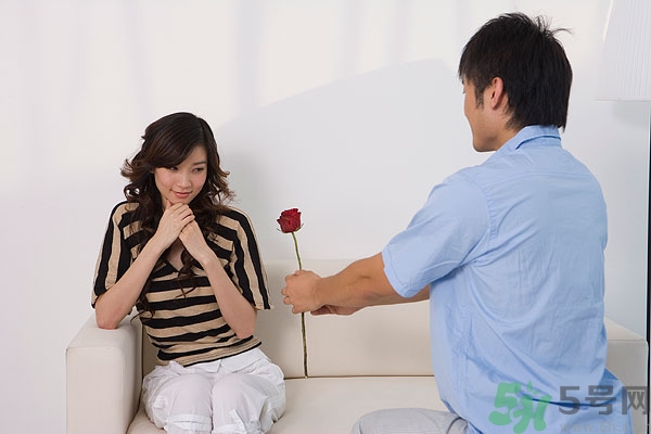 為什么看到男生會(huì)臉紅？看到男生會(huì)臉紅怎么辦？