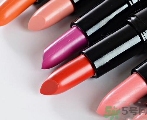 皮膚黑適合什么顏色的口紅？不同膚色怎么挑選口紅？