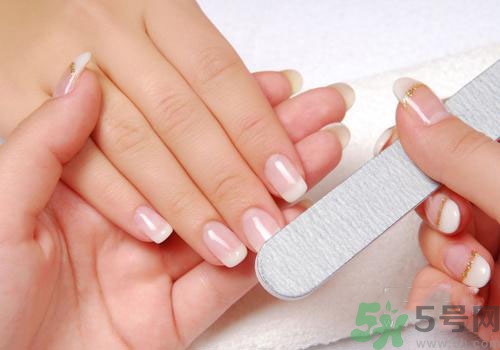 指甲長(zhǎng)到肉里是怎么回事？指甲長(zhǎng)到肉里怎么辦？