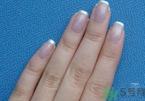 指甲發(fā)紫是什么原因？指甲發(fā)紫是怎么回事？