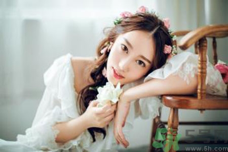 額頭上的痘痘一直好不了是什么原因？額頭上的痘痘一直好不了怎么辦？