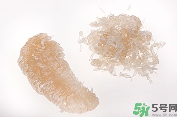 柚子的瓤是紅色正常嗎？柚子里面是紅色的能吃嗎？