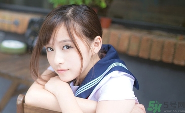 15歲月經(jīng)推遲二個月正常嗎？15歲兩個月沒來月經(jīng)是怎么回事？