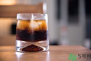 可樂第二天還可以喝嗎？隔夜的碳酸飲料可以喝嗎？