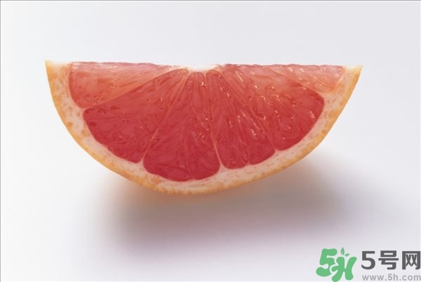 柚子的瓤是紅色正常嗎？柚子里面是紅色的能吃嗎？