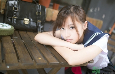 15歲月經(jīng)推遲二個月正常嗎？15歲兩個月沒來月經(jīng)是怎么回事？