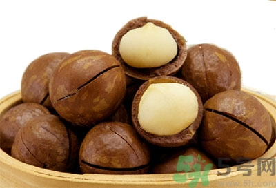 夏威夷果肉黏殼怎么辦？夏威夷果能放多久？