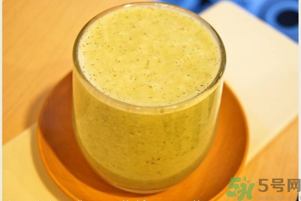 香瓜里面有紅點能吃嗎？香瓜瓤里面有紅點還能吃嗎？