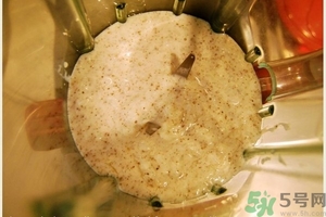 香瓜里面有紅點能吃嗎？香瓜瓤里面有紅點還能吃嗎？