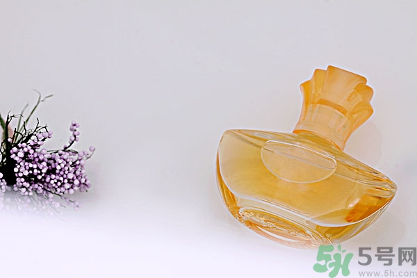 香水能掩蓋狐臭嗎？香水可以除狐臭嗎？