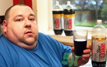 中暑可以喝可樂嗎?中暑喝可樂有用嗎 中暑可以喝可樂嗎?中暑喝可樂有用嗎