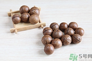 夏威夷果發(fā)黃好不好？夏威夷果這么硬怎么吃？