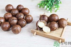 夏威夷果發(fā)黃好不好？夏威夷果這么硬怎么吃？