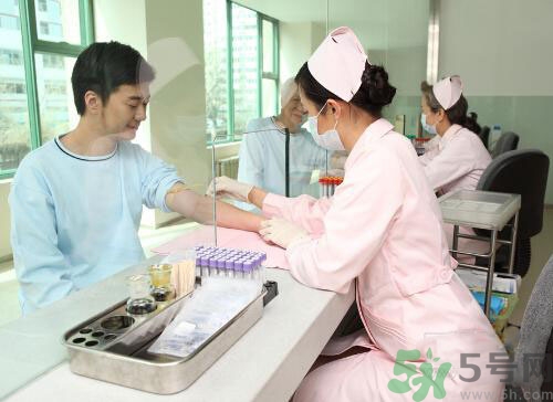 獻血后可以洗澡嗎？抽血后可以洗澡嗎？