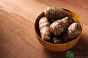 芋頭怎么去皮手不癢呢？怎么去芋頭的皮？