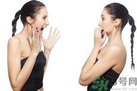 女人為什么一個胸大一個胸小？女人的兩個胸為什么不一般大？