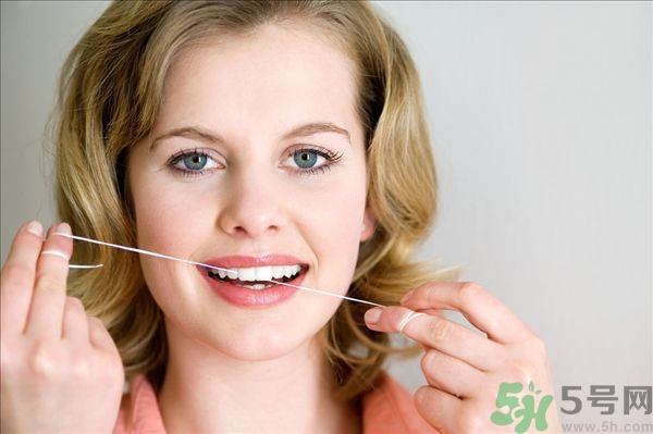 嚴(yán)重口腔潰瘍怎么快速好的快？嚴(yán)重口腔潰瘍能抽煙嗎？