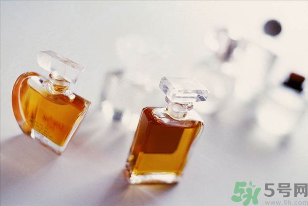 香水噴到臉上去了怎么辦？怎么噴香水才是正確的？