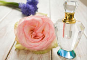 香水噴到嘴巴里怎么辦？香水噴到眼睛里怎么辦？