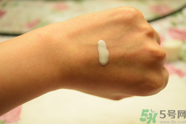 安耐曬和碧柔哪個好？安耐曬防曬霜和碧柔防曬霜哪個好？