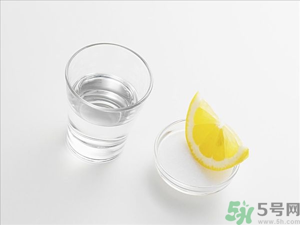 中暑喝鹽水有用嗎？中暑可以喝牛奶嗎？