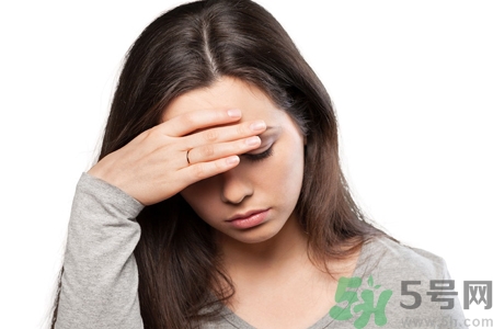 女人濕氣重的癥狀有哪些？女人濕氣重有什么表現(xiàn)？