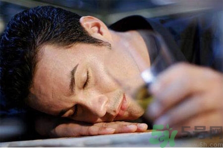 男人濕氣重的表現(xiàn)有哪些？男人去除濕氣的方法有哪些？